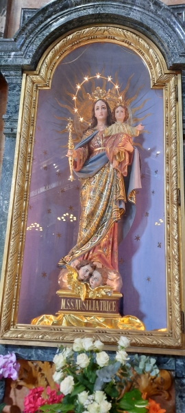 Maria-Hilf-Statue in der Don Bosco Basilika in Turin-Valdocco