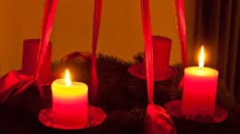 Am Sonntag wird die zweite Kerze am Adventskranz angezündet. 